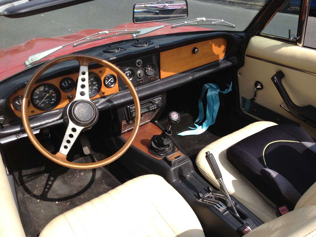 Fiat 124 Coupé innen