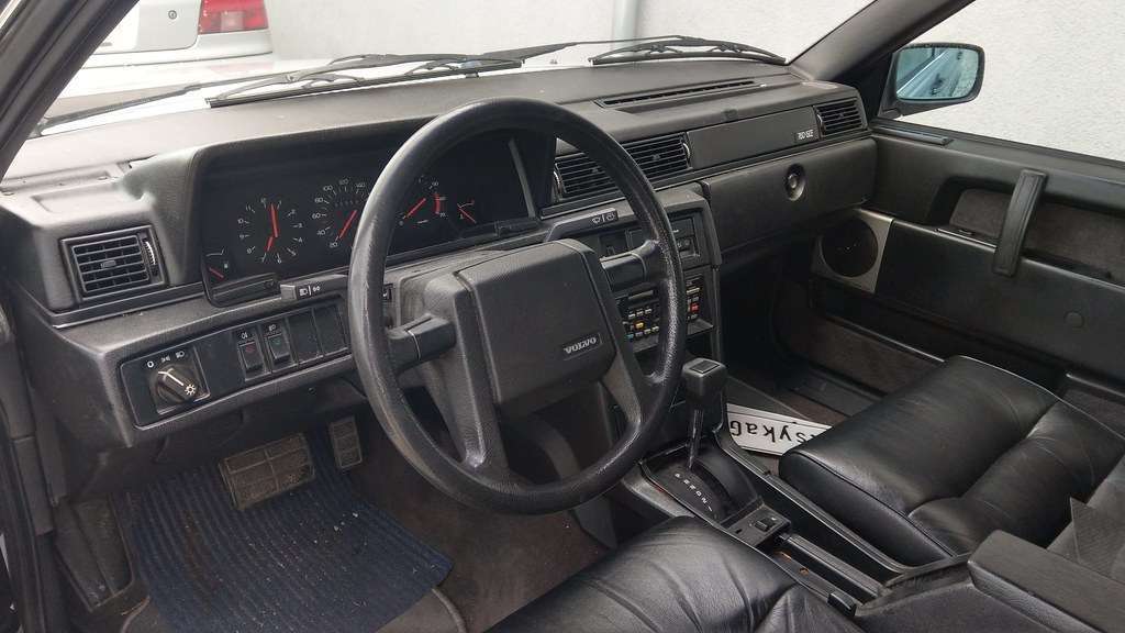 Volvo 760 cockpit