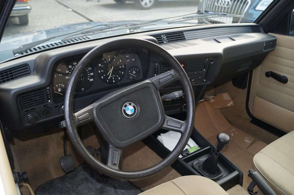 cockpit bmw e21