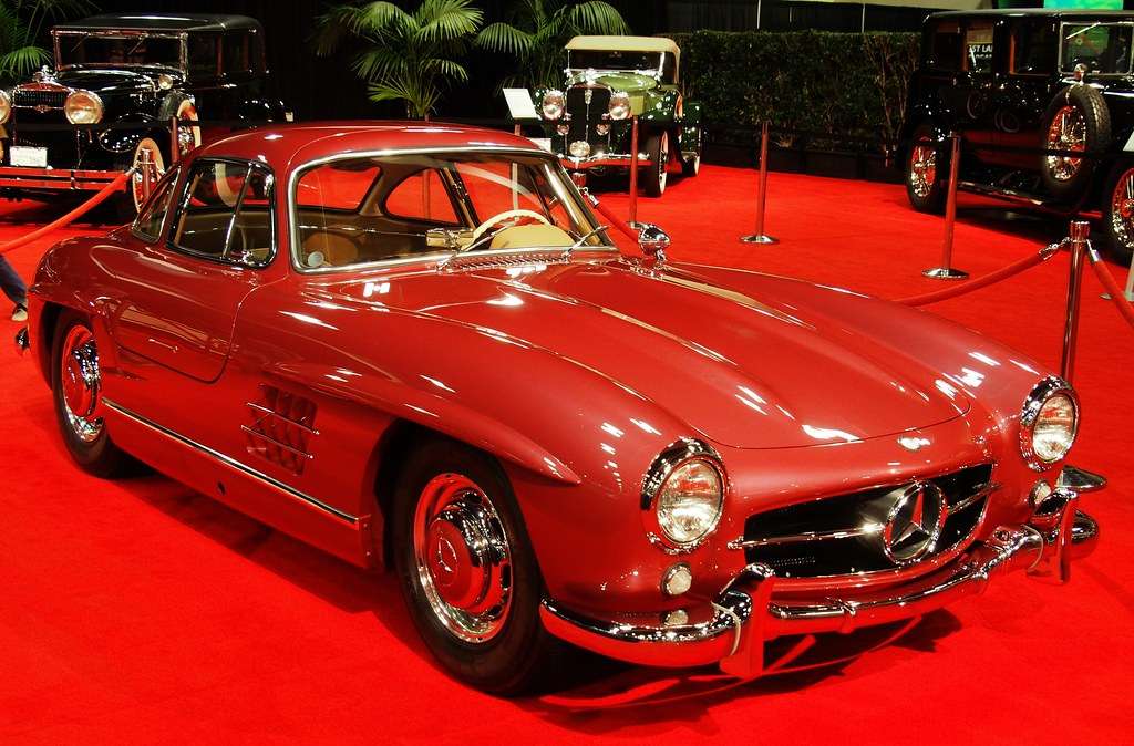 300 SL Gullwing in rot