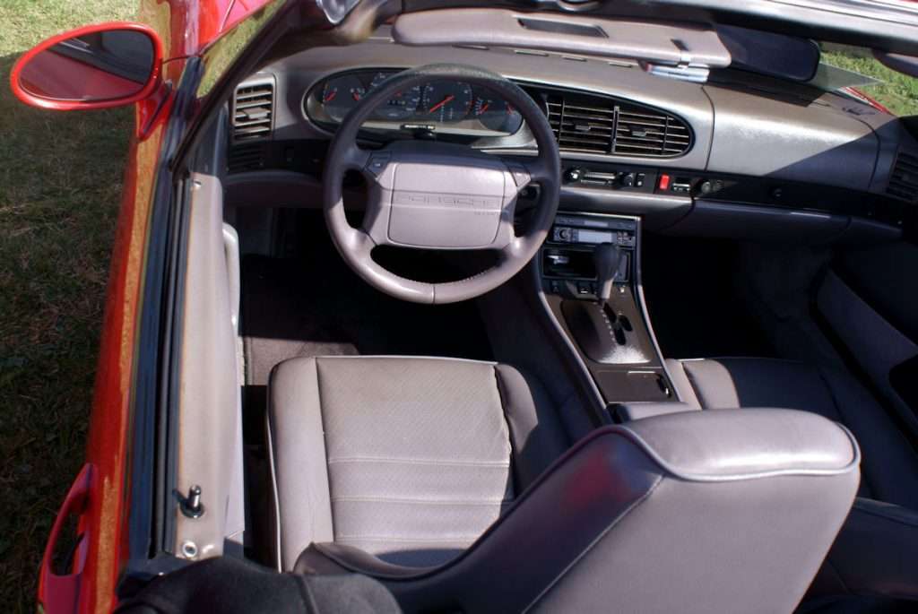 Porsche 968 cockpit