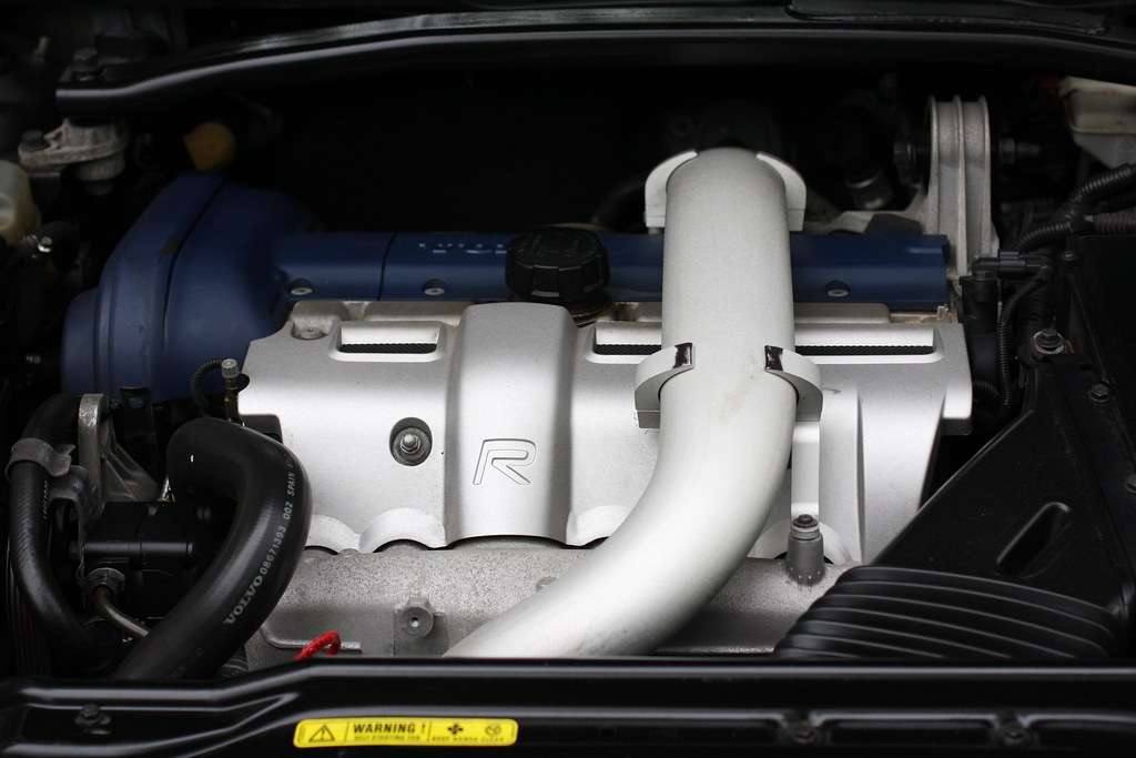 Volvo V70 R engine motor