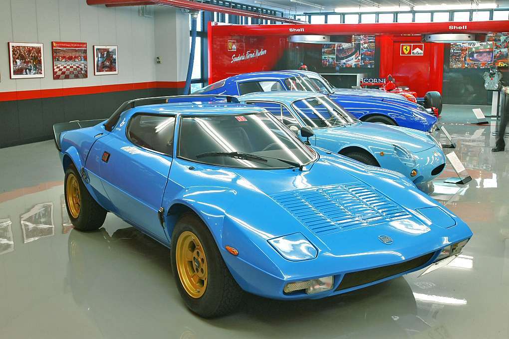 Lancia Stratos Stradale in Blau Straßenfarzeug