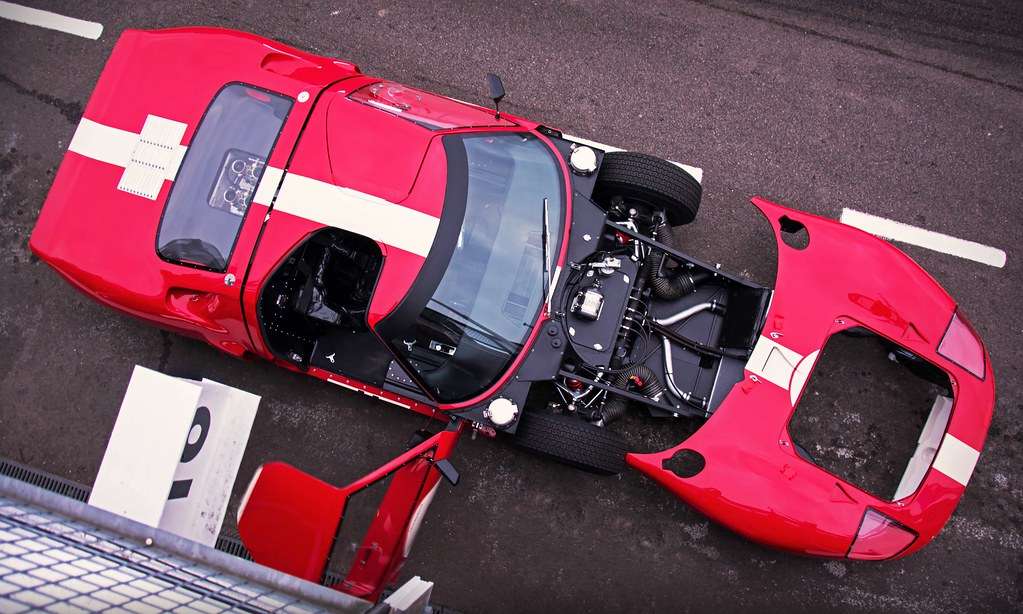 Ford GT40 rot mit weissen streifen vorbau abmontiert