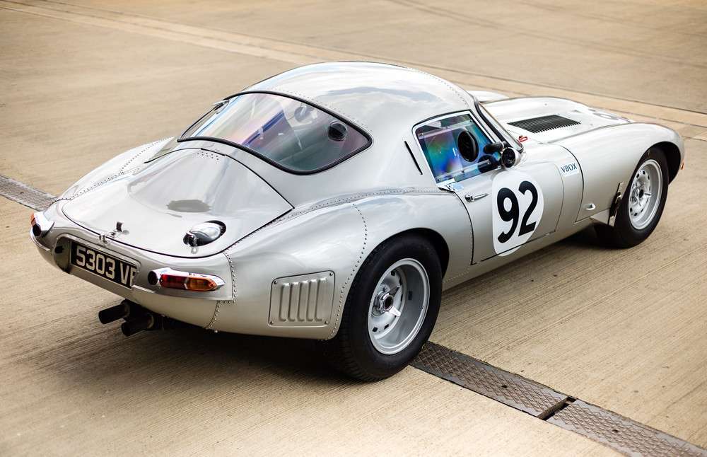Julian Thomas - 1962 Jaguar E-Type at the 2015 Silverstone Classic (Photo 1)