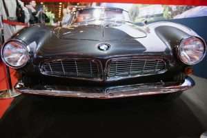 BMW 507 in grau von vorne tief fotografiert