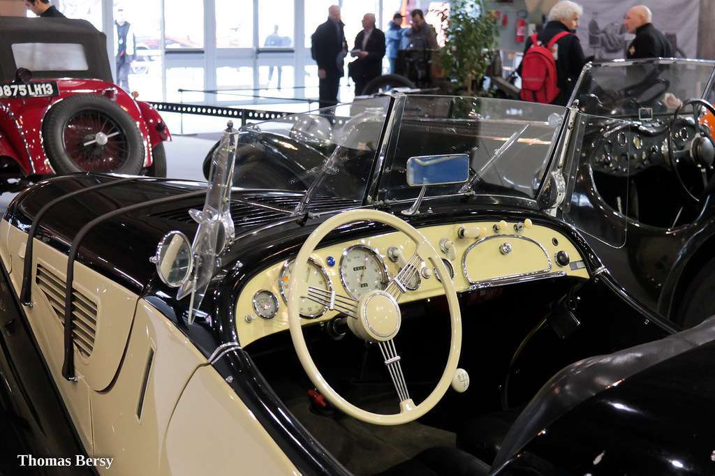 BMW 328 Vorkriegsmodell Innenansicht Amaturen