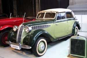 BMW 326 Cabriolet grün im Museum