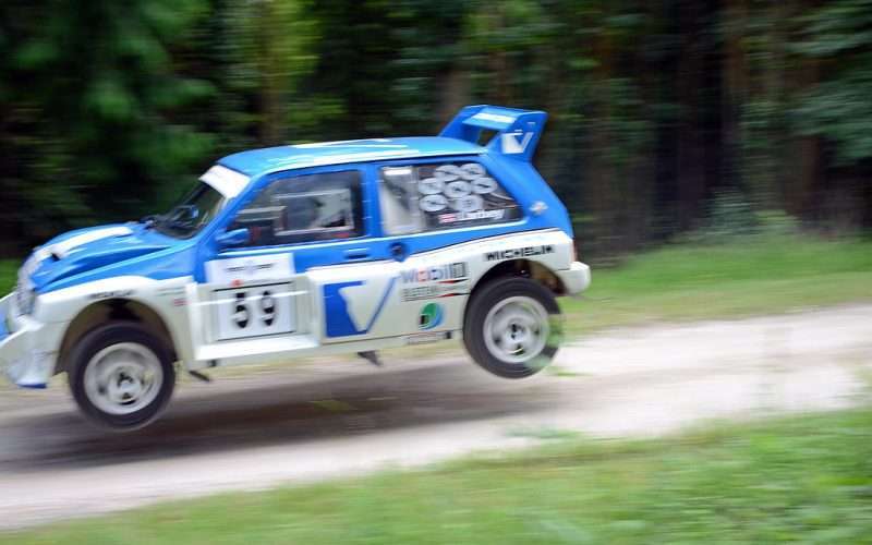 MG Metro 6R4 rally jump