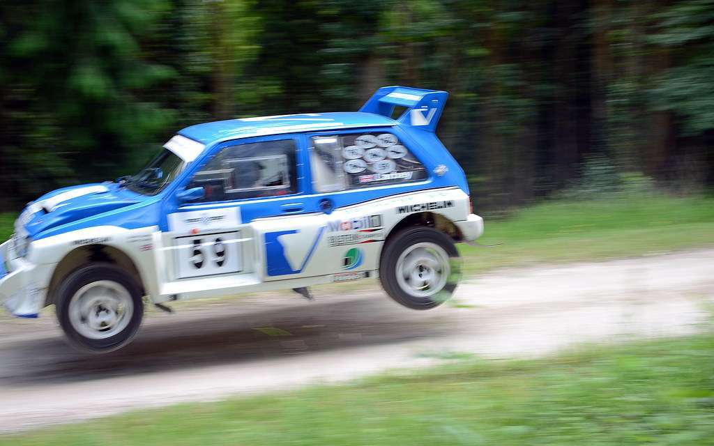 MG Metro 6R4 rally jump